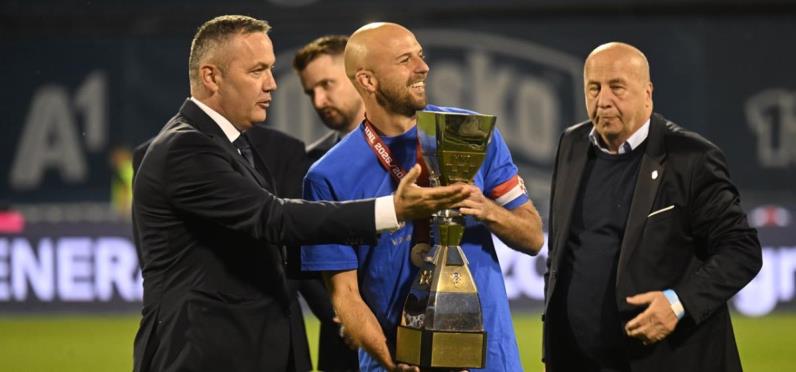 Dinamo proslavio osvajanje SuperSport HNL-a, predsjednik Kustić uručio trofej i medalje